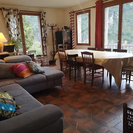 Au Coeur Des Vignes, Entre Montagnes Et Riviere Vieussan